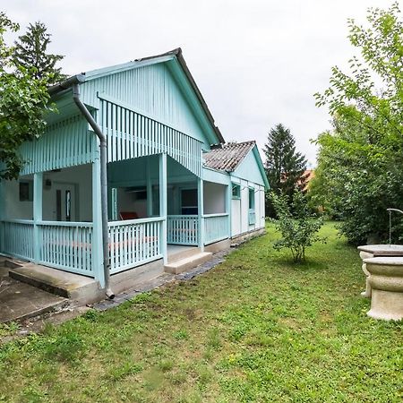 Penge Bungalok Hotel Balatonalmádi Buitenkant foto