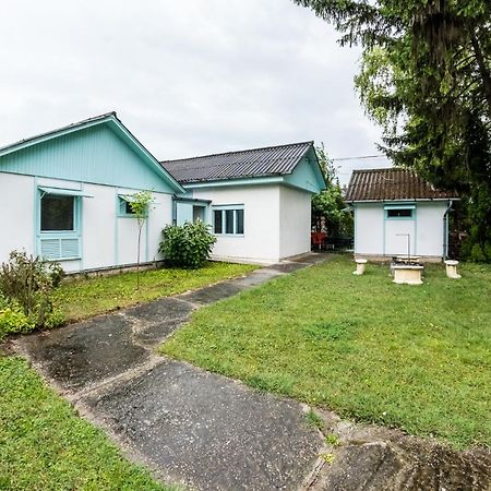 Penge Bungalok Hotel Balatonalmádi Buitenkant foto